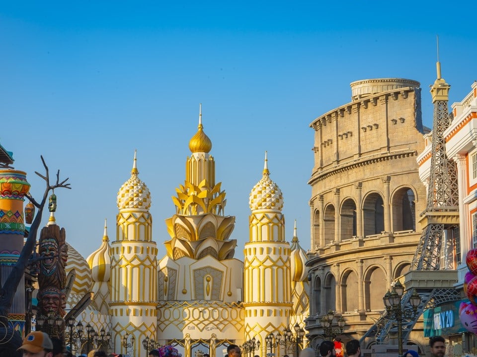 Which country pavilions are there at Global Village?